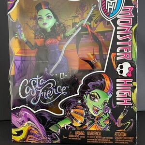 Monster High 2014 Casta Fierce doll NiB